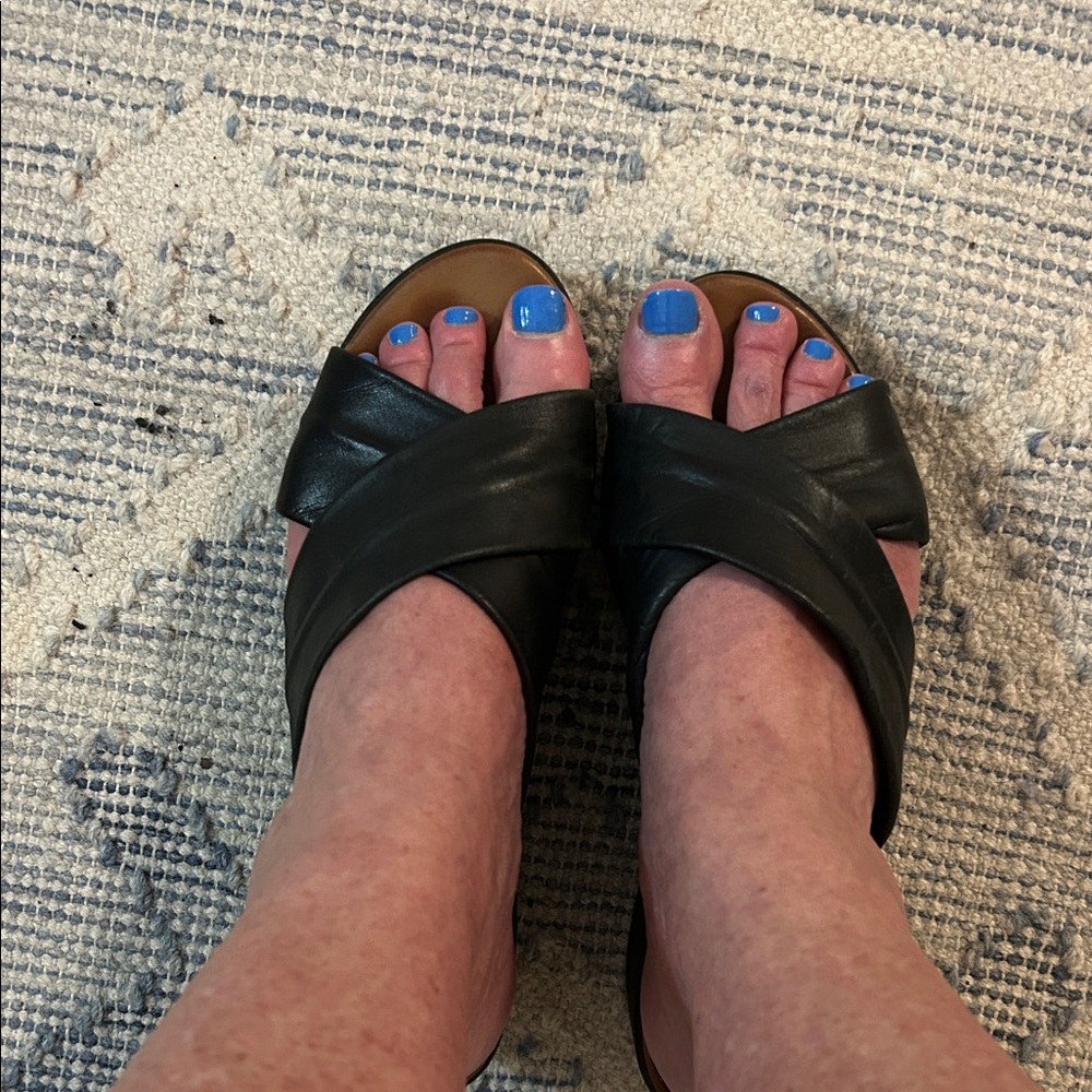 Steve Madden Black Leather Cross-Strap Sandals